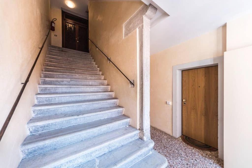 Rialto Apartment With Canal Grande View Benátky Exteriér fotografie